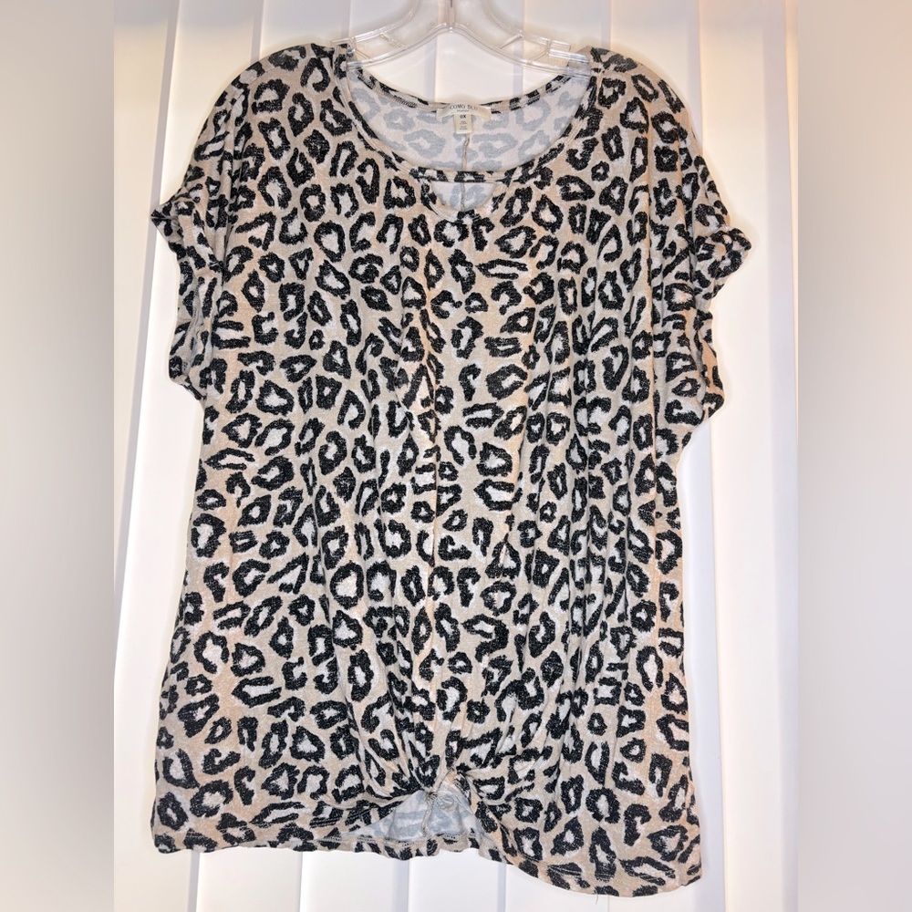 Como Blu Twist Hem Keyhole Neck Top